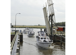 Logo_strijkijzers_door_open_brug