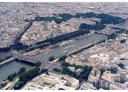 Logo_the_seine_as_seen_from_the_eiffel_tower__june_2002