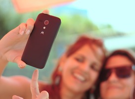 Normal_selfie__foto__vrouwen__motorola__smartphone