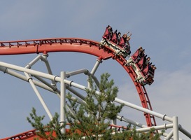 Normal_achtbaan__handjes_in_de_lucht