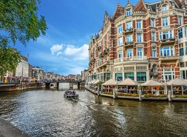 Normal_amsterdam__caf__de_jaren__rondvaartboot__gracht__mooi_weer