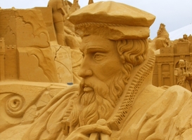 Normal_zandsculptuur_gerardus_mercator__via_wiki_