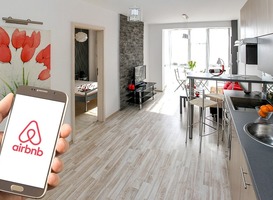 Normal_airbnb__appartement__telefoon__hand