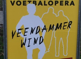 Normal_voetbalopera_veendammer_wind__aanplakbiljet__eigen_foto_-_pd_-_bijgesneden_2