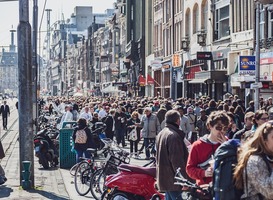 Normal_amsterdam__damrak__mensenmassa__druk__toeristen