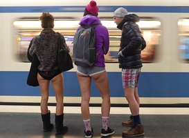 Normal_no_pants_subway_ride__duitsland___flashmob__winter__ondergoed__metro
