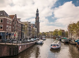 Normal_amsterdam__westertoren__rondvaartboot__grachten__toerisme