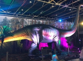 Normal_world_of_dinos__omeisaurus__jaarbeurs_utrecht__19_april_-_12_mei_2019_
