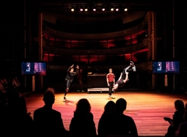 Normal_hnt__de_nieuwe_mens_is_hot_2019_-_deschaapjesfabriek__beeld_via_persbericht_het_nationale_theater_