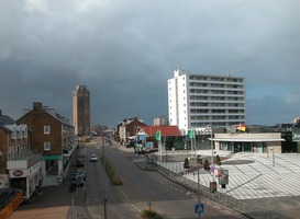Normal_zandvoort__holland_casino__donkere_luchten__en_zon__toren