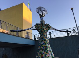 Kurkentrekker Anna G. (ontwerp van Alessandro Mendini voor Alessi) voor het Groninger Museum. Foto: Peter Dicke Kurkentrekker Anna G. (ontwerp van Alessandro Mendini voor Alessi) voor het Groninger Museum. Foto: Peter Dicke