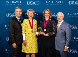Doets Reizen wint prijs in Los Angeles (Chairman's Circle Honors Award) Doets Reizen wint prijs in Los Angeles (Chairman's Circle Honors Award)