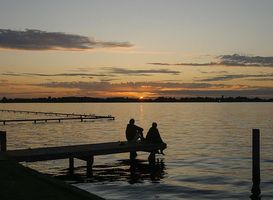 © MartinStevens / Wikipedia - Loosdrechts Plassen bij Breukeleveen - [https://commons.wikimedia.org/wiki/File:Breukeleveen-MSD-20090826-182901.jpg]