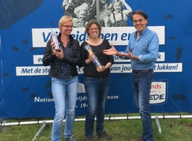 Van links naar rechts; Marieke Braam, Elke Schrijen en museumdirecteur Wiel Lenders. Van links naar rechts; Marieke Braam, Elke Schrijen en museumdirecteur Wiel Lenders.