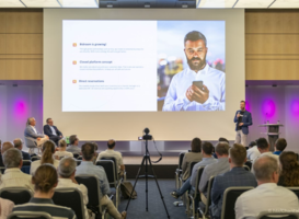 Bidrooms operationeel directeur Michael Ros licht de argumenten voor smart tech en het no-commission-hotelboekingsmodel toe op het Hospitality Technology Forum 2019 in Zürich. Foto; Chantal Niklaus Bidrooms operationeel directeur Michael Ros licht de argumenten voor smart tech en het no-commission-hotelboekingsmodel toe op het Hospitality Technology Forum 2019 in Zürich. Foto; Chantal Niklaus
