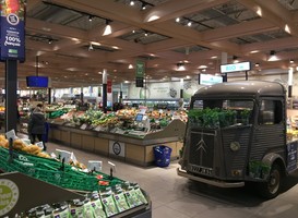 De Carrefour in Villiers-en-Bière (Frankrijk), met 24.000 vierkante meter de grootste supermarkt van Europa. In Nederland is het fenomeen hypermarché nooit echt aangeslagen. De Carrefour in Villiers-en-Bière (Frankrijk), met 24.000 vierkante meter de grootste supermarkt van Europa. In Nederland is het fenomeen hypermarché nooit echt aangeslagen.