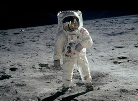 Normal_apollo_11_-_first_steps_edition__beeld_via_omniversum_