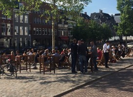 Het Pomp-Up Terras aan het Kleine der A in Groningen. De stad staat op plek 9 in de terrassenranglijst: een rondje kost hier gemiddeld 23,40 euro. Het Pomp-Up Terras aan het Kleine der A in Groningen. De stad staat op plek 9 in de terrassenranglijst: een rondje kost hier gemiddeld 23,40 euro.
