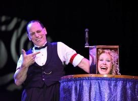 Normal_scot_en_muriel__zomershow_duinrell__illusionisten__rechtenvrije_foto_via_persbericht_duinrell
