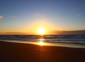 Normal_strand_cadzand__noordzee__ondergaande_zon_
