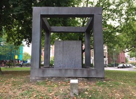 Normal_anti-kernwapenmonument__hugo_hol__1985___groningen__emmaplein_-_foto_pd