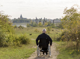 Natuurlijk ogende verharde paden maken wandelpaden toegankelijk, rv Natuurmonumenten - John Peters Fotografie Natuurlijk ogende verharde paden maken wandelpaden toegankelijk, rv Natuurmonumenten - John Peters Fotografie