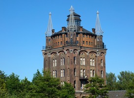 Villa Augustus: het hotel in Dordrecht dat is gevestigd in een voormalige watertoren Villa Augustus: het hotel in Dordrecht dat is gevestigd in een voormalige watertoren