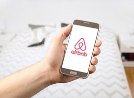 Normal_airbnb__bed__telefoon__matras