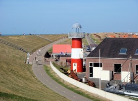 Normal_vuurtoren__zeeland__fietsers__dijk__baluwe_lucht__zee