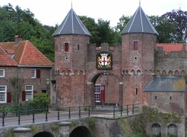De Volmolen ('De Katoendrukkerij) en de Koppelpoort (Amersfoort) De Volmolen ('De Katoendrukkerij) en de Koppelpoort (Amersfoort)