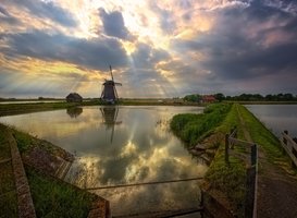 Normal_windmill-2184353_1920