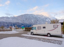 Normal_winterkamperen__camper__sneeuw_-_nkc