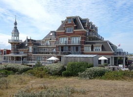Normal_domburg__hotel_aan_zee__duinen__zon__badpaviljoen__toerisme__zeeland__kust