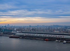 Normal_amsterdam__luchtfoto__centraal_station__binnenstad__zuidas__amstel__veerboten__pontjes