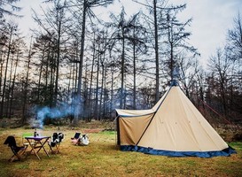 Normal_winterkamperen__tent__vuurtje