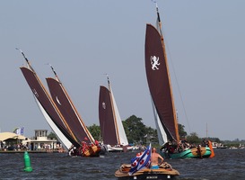 Normal_watersport__zeilen__toeristenspreiding__friesland__bootjes__mooi_weer__boei