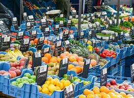Normal_dappermarkt_amsterdam__groente__fruit__vruchten_-_bijgesneden