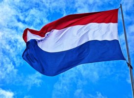 Normal_flag-2896002_1920