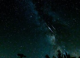 Normal_shooting-stars-3607859_1920