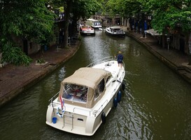 Jacht in een Utrechtse gracht Jacht in een Utrechtse gracht