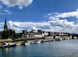 Normal_maastricht__maas__servaesbrug__bijgesneden_
