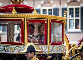 Prinsjesdag 2018, koningspaar in Glazen Koets (beeld: © Ministerie van Financiën)