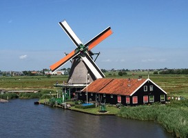 Molen met groepsaccommodatie Molen met groepsaccommodatie
