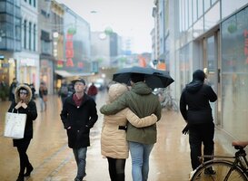Normal_herestraat_groningen__winkelstraat__regen__paraplu