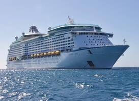 Cruiseschepen opnieuw geplaagd door corona onder passagiers Cruiseschepen opnieuw geplaagd door corona onder passagiers