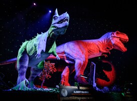 T-Rexen en Velociraptors begroetten het publiek graag weer bij World of Dinos T-Rexen en Velociraptors begroetten het publiek graag weer bij World of Dinos