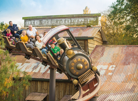 Kleine kinderen mogen nu ook een ritje in 'Mine Train' van Slagharen maken Kleine kinderen mogen nu ook een ritje in 'Mine Train' van Slagharen maken