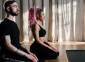 Yoga tussen de apen in de Apenheul Yoga tussen de apen in de Apenheul