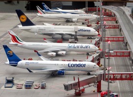 Aanhoudende drukte op Schiphol dankzij feestdagen en vakantietijd Aanhoudende drukte op Schiphol dankzij feestdagen en vakantietijd