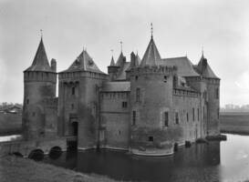 De geschiedenis van vergane tulpen komt tot leven in Kasteel Muiderslot De geschiedenis van vergane tulpen komt tot leven in Kasteel Muiderslot